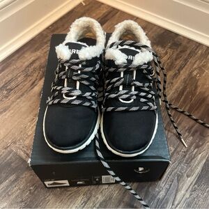 Sorel cozy go Waterproof Sneakers size 6 like new